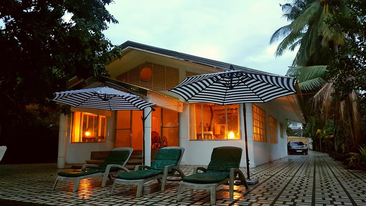 White House, Batangas Villa Lian Exterior photo